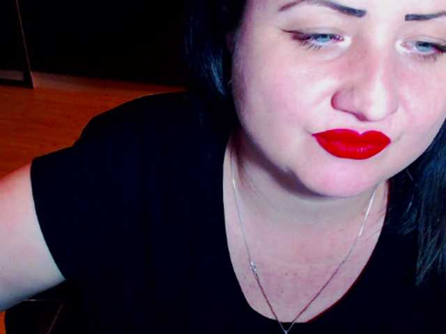 Capturas de pantalla de transmisión KinkyDomina