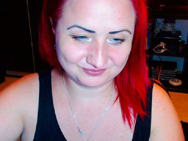 Capturas de pantalla de transmisión KinkyDomina