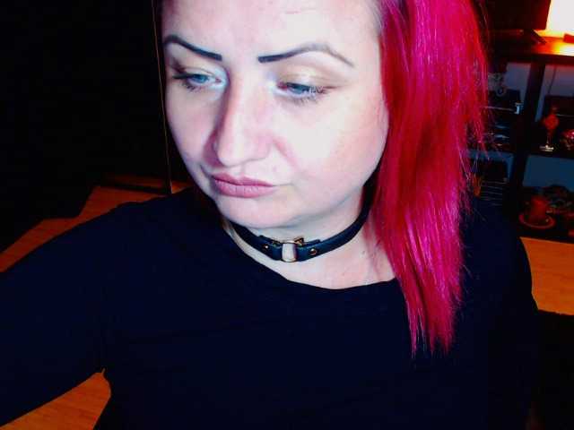 Capturas de pantalla de transmisión KinkyDomina