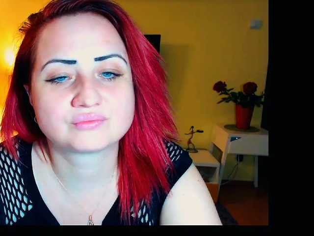 Capturas de pantalla de transmisión KinkyDomina