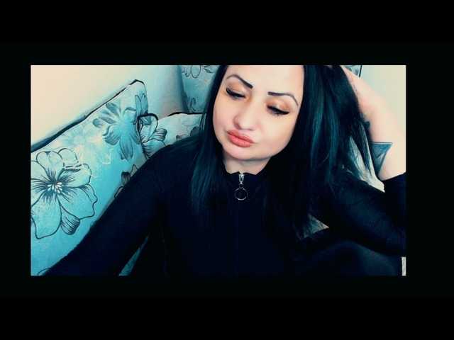 Capturas de pantalla de transmisión KinkyDomina