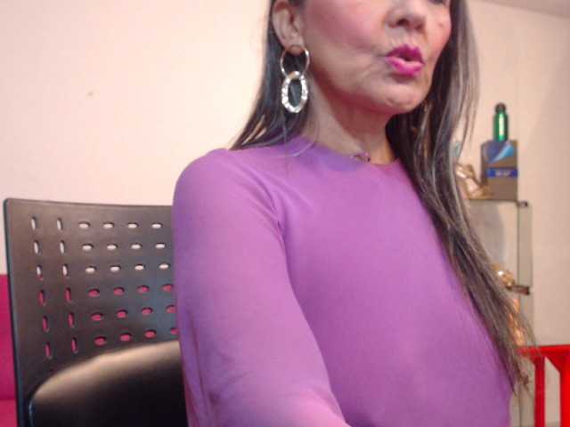 Capturas de pantalla de transmisión SquirtNstyGrl