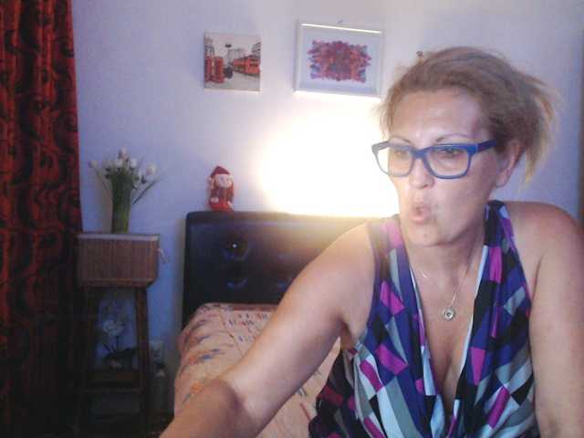 Fotos Angel_Dm_Milf welcome guys♥let´s enjoy a good moment together, your tips make me undress and make me cum&squirt for you ;) For see tipmenu type /tipmenu #orgasm #squirt #bigboobs #lovense #bigass