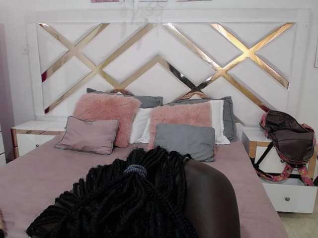 Fotos Ebony-Queen19 Welcome to my room I'm new I'm hot and ready for fun