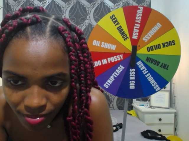 Fotos EbonyLinda Hello guys :) Welcome to my oil show, you want to play with me ?do not forget to leave your gift #teen #bigboobs #latina #squirt #deep #cum