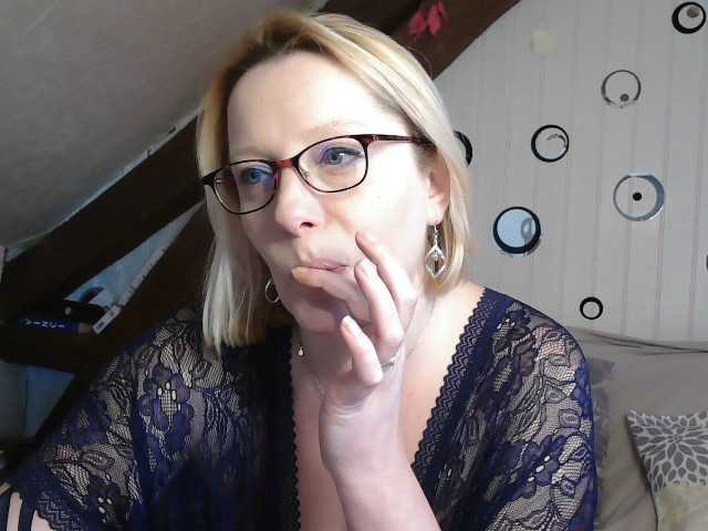 Capturas de pantalla de transmisión EleannaRose