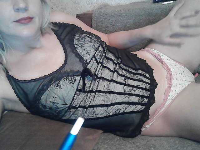 Capturas de pantalla de transmisión ElegantBlonda