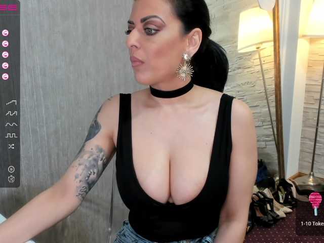 Fotos ElisaBaxter Hot MILF!!Ready for some fun ? @lush ! ! Make me WET with your TIPS !#brunette #milf #bigtits #bigass #squirt #cumshow #mommy @lovense #mommy #teen #greeneyes #DP #mom
