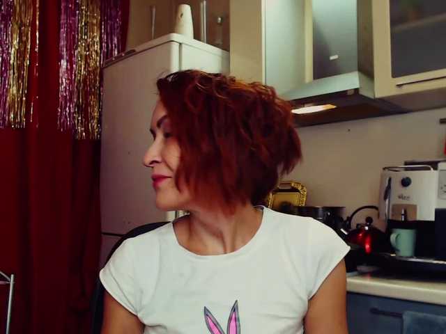 Capturas de pantalla de transmisión Ella-Co