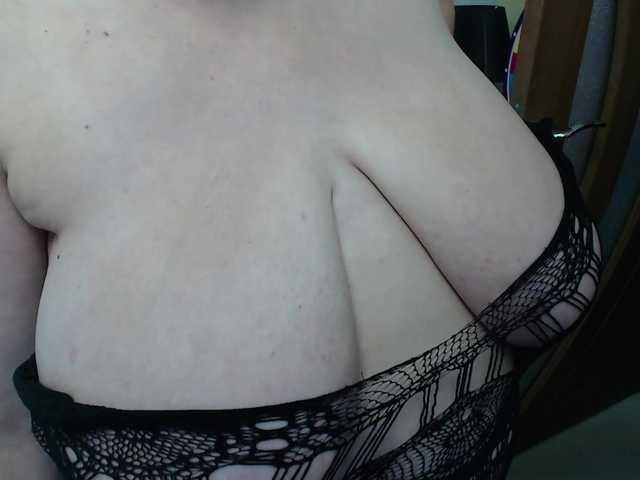 Capturas de pantalla de transmisión Ella-Jane