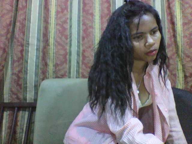 Capturas de pantalla de transmisión Emiliah