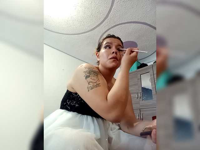 Capturas de pantalla de transmisión Emily-510