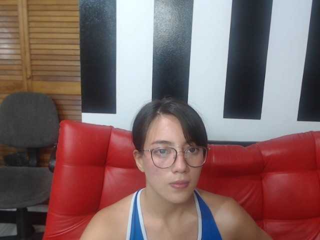 Capturas de pantalla de transmisión emily-coper