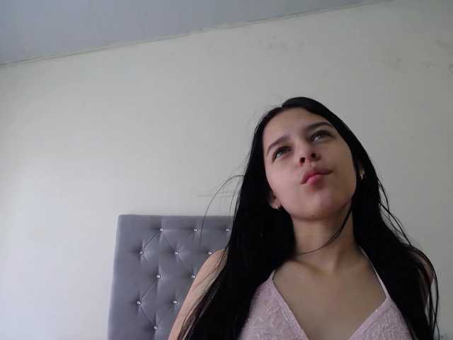 Capturas de pantalla de transmisión Emily-diaz1