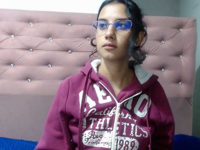 Capturas de pantalla de transmisión EmilyRaid