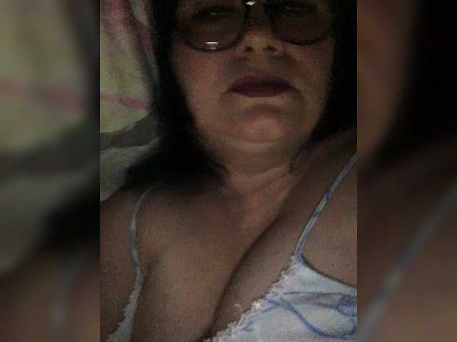 Capturas de pantalla de transmisión EmmaLust