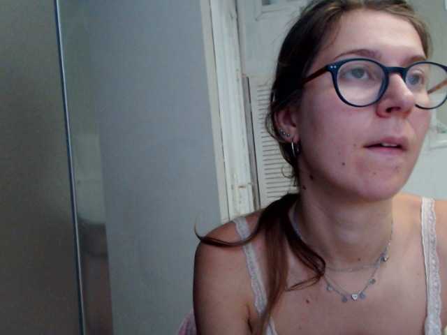 Capturas de pantalla de transmisión Emmi-li