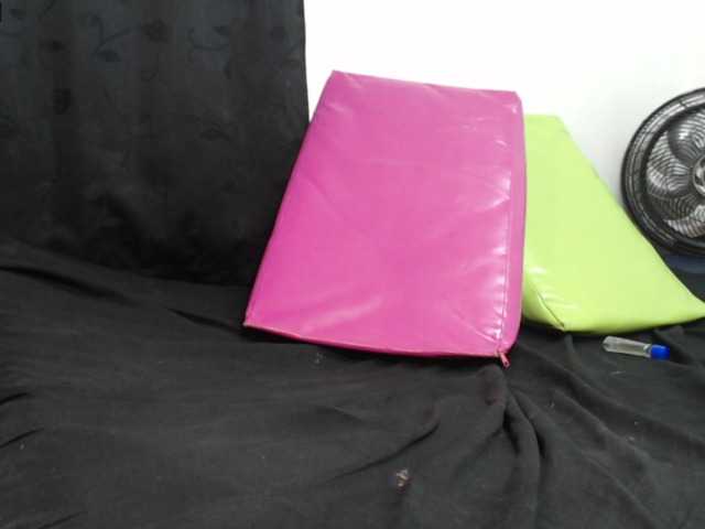 Capturas de pantalla de transmisión EMYYLI