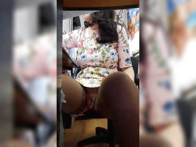 Capturas de pantalla de transmisión ANNA_milf