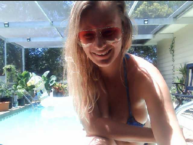 Fotos GamerQueen HAI Lush on Lets play @Goal Topless dance and Jump in pool 1960