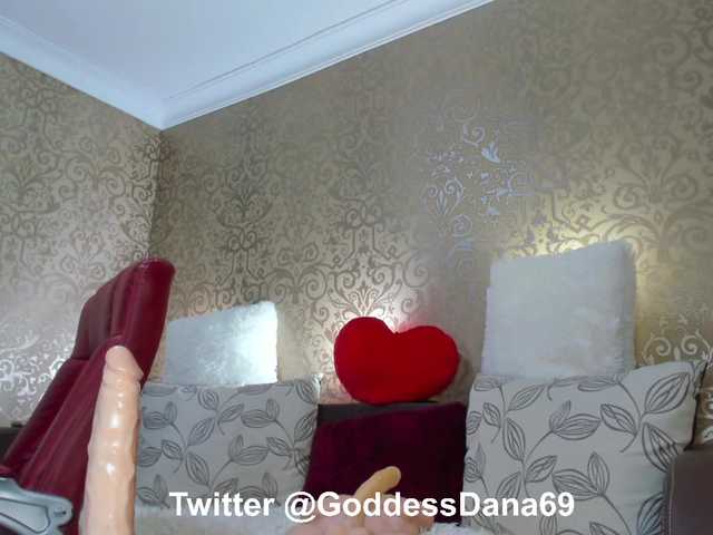 Fotos GoddessDana Squirt at Goal !!! Private Open 20 any flash 50 finger - finger pussy 100 ride dildo 150 ride torso 200 c2c or private 300 change my outfit 400 full naked and oil 1000 be my hero and make my day