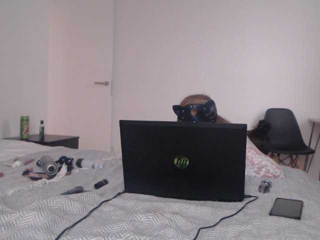 Capturas de pantalla de transmisión GodessKristina-and-TS