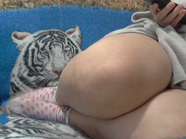 Fotos Bigbutt1000 with 10 tokens I'll show you my ass and tits here or call me private it will be very tastymy exuberant is ready here to enjoy