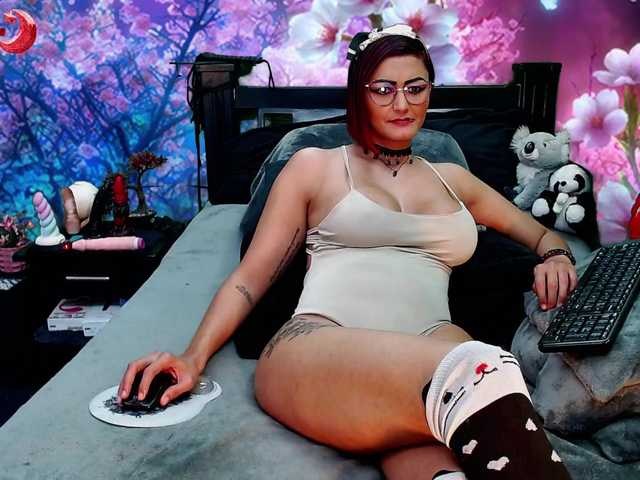 Fotos Hanna-Luna Welcome to my room, enjoy it with me: menu tips All neked 195tks, Lush control for 30 minutes 999tks, Show feet 30 tks, Show pussy 100tks, Show boobs 95tks, Fingers pussy 200tks, Dildo pussy 300tks, Squirt 380tks, Doggy style 55tks, Anal 600tks, C2c 50tk