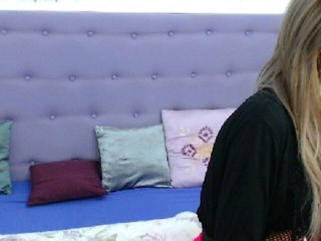 Capturas de pantalla de transmisión HottieBadGirl