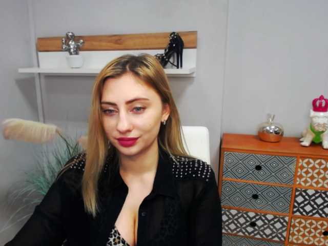 Capturas de pantalla de transmisión hottieLAURA