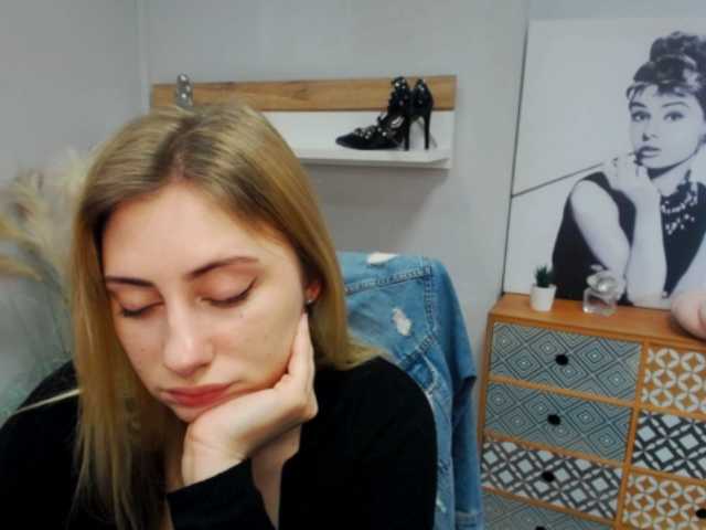 Capturas de pantalla de transmisión hottieLAURA