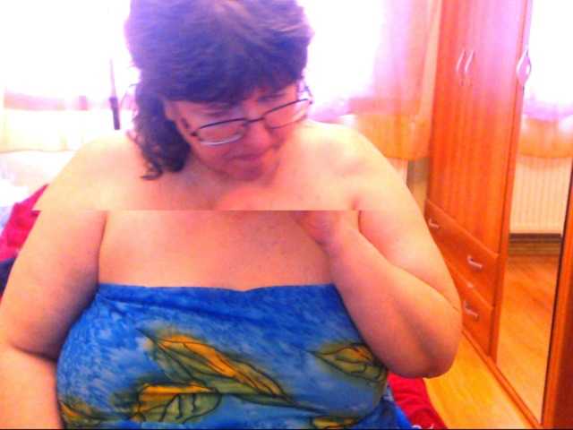 Capturas de pantalla de transmisión HugeTitsXXX