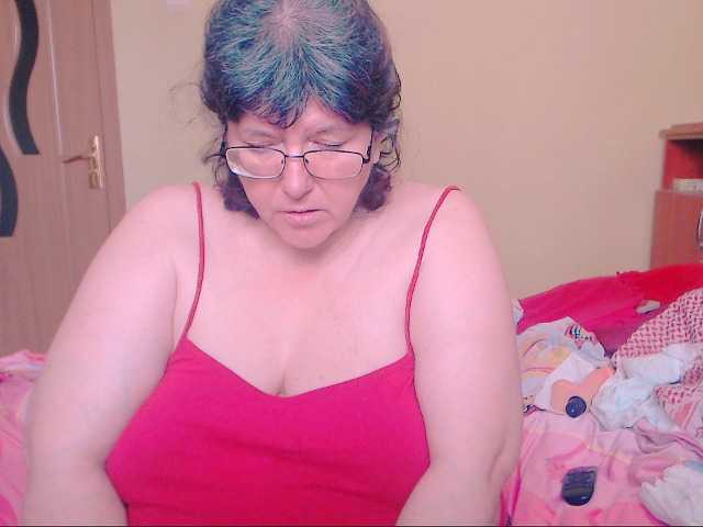 Capturas de pantalla de transmisión HugeTitsXXX