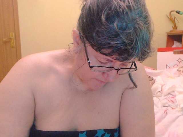 Capturas de pantalla de transmisión HugeTitsXXX