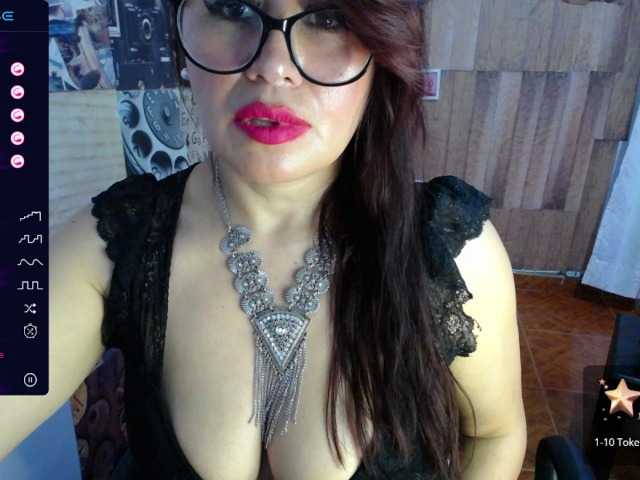 Fotos isabellacen show suck tits 50 tokens