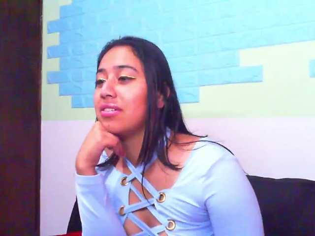 Capturas de pantalla de transmisión Ivanna-B