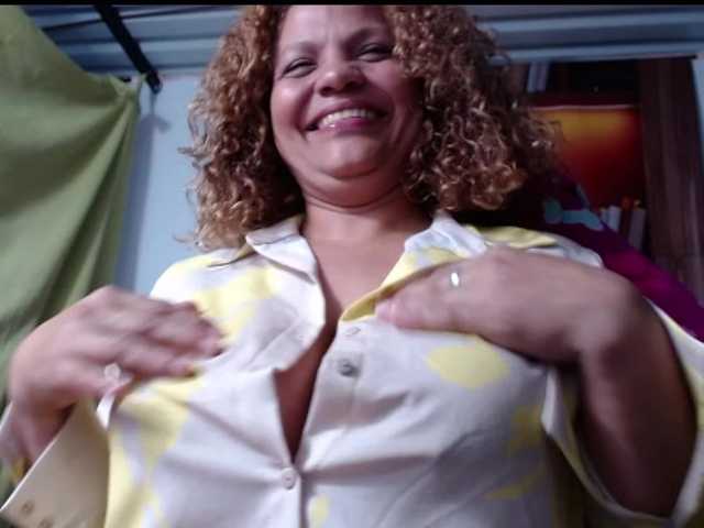 Capturas de pantalla de transmisión jademoomss