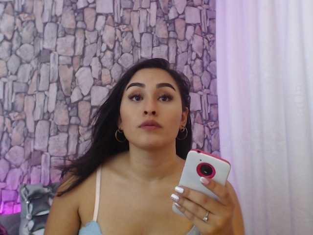 Capturas de pantalla de transmisión LauraTovar