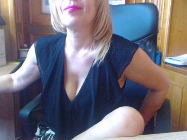 Fotos JennaStar1 Lovense Lush ON-Use my Tips Menu!...now I'm at my office, very alone...-cam2cam