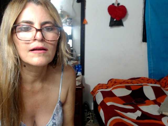 Fotos JuanitaWouti Hello, how are you today, I'm very hot and I want to please you if you want to see me naked 40 tokes my tits 25 tokes my open pussy 50 tokes and finger masturbation or toy 70 tokes you want to see my ass and fuck it 70 tokes see camera 10 tokes show