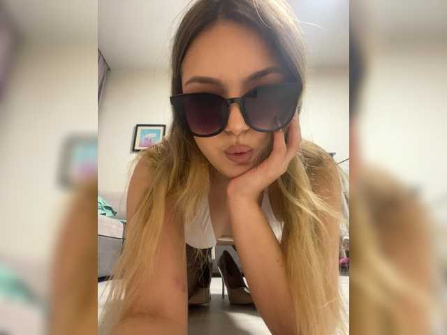 Capturas de pantalla de transmisión JULIE21