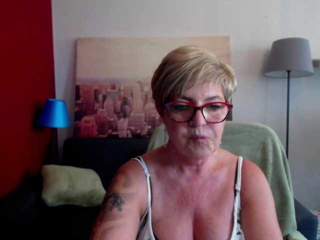Capturas de pantalla de transmisión julieamberx