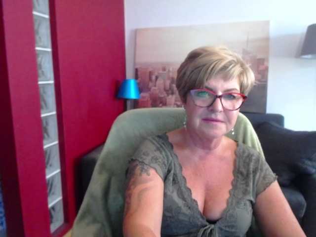 Capturas de pantalla de transmisión julieamberx