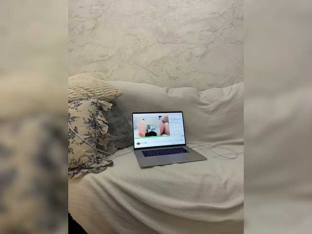 Capturas de pantalla de transmisión LeilaPopy
