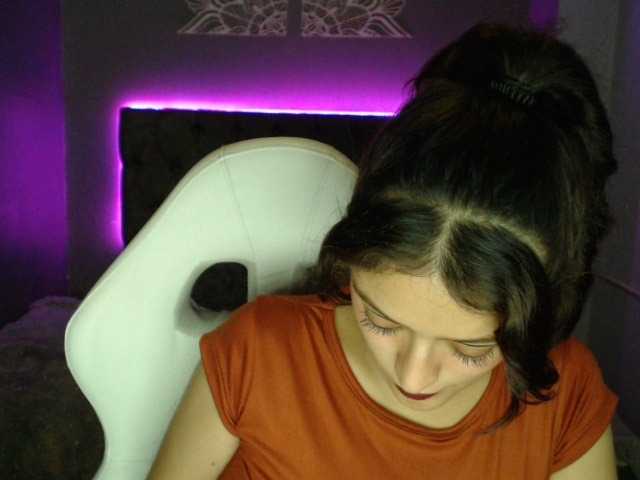 Capturas de pantalla de transmisión Karenhorny1