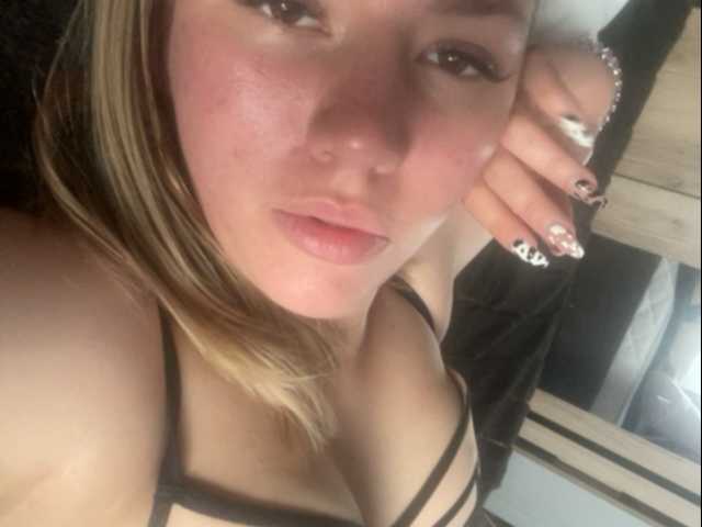 Capturas de pantalla de transmisión Caroleila_07