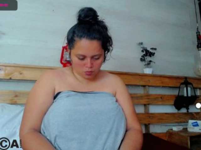 Capturas de pantalla de transmisión katie-sasha