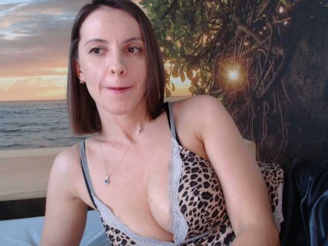 Capturas de pantalla de transmisión MissJoliSourire