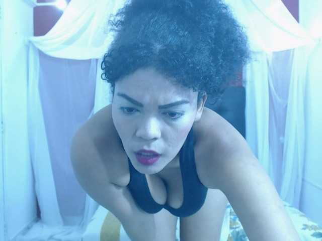 Capturas de pantalla de transmisión Kendra-Fox