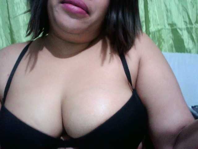 Fotos KiaraBangz Hey Guys !!!!Welcome to my room. No request will be fulfilled without a tip